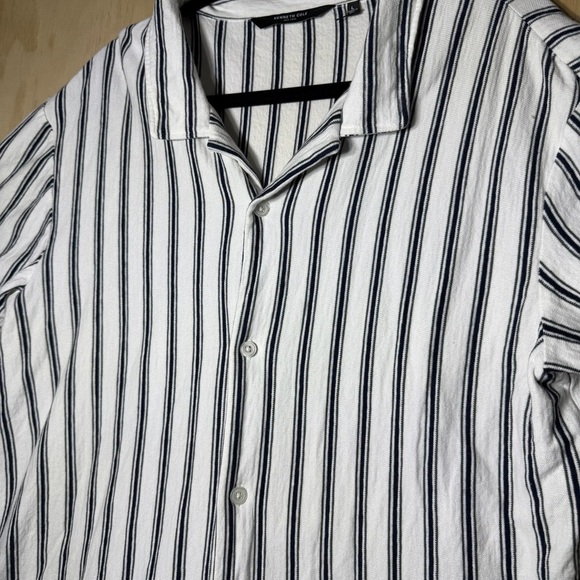 Kenneth Cole New York Men’s Striped Cotton Camp Shirt White Navy Size L Casual - Picture 2 of 9